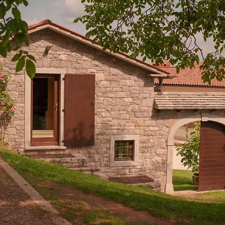 Tmbin's Barn - Nature, Horses, Family *