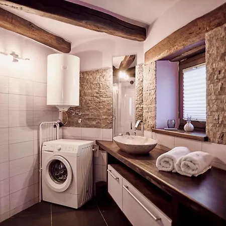 Tmbin's Barn - Nature, Horses, Family * Sežana