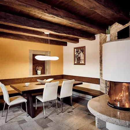 Tmbin's Barn - Nature, Horses, Family * Sežana