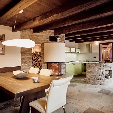 Tmbin's Barn - Nature, Horses, Family * Sežana