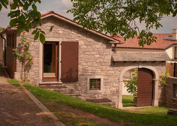 Tmbin's Barn - Nature, Horses, Family *