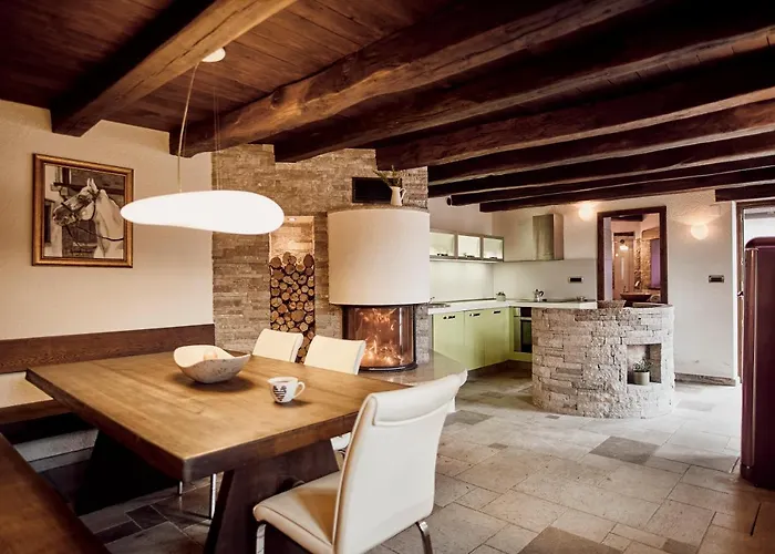 Tmbin's Barn - Nature, Horses, Family * Sežana