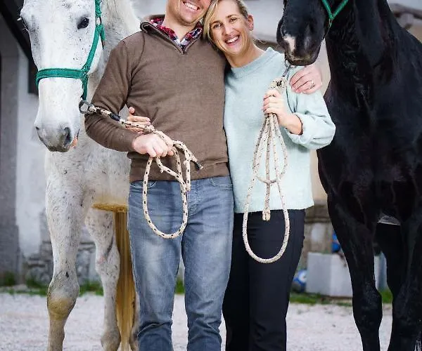 Casa vacanze Tmbin's Barn - Nature, Horses, Family Sežana