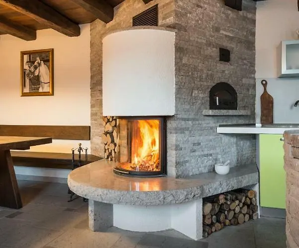 Tmbin's Barn - Nature, Horses, Family * Sežana